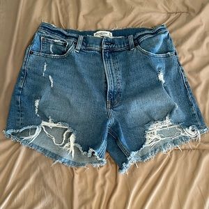 Abercrombie & Fitch 4” Mom Short